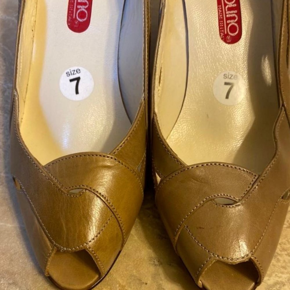 MADE in ITALY LEATHER PEEP TOE SHOES BROWN SIZE 7 by Bandolino